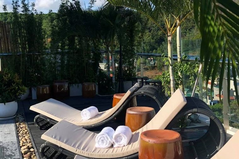 Khách sạn New Century Hạ Long